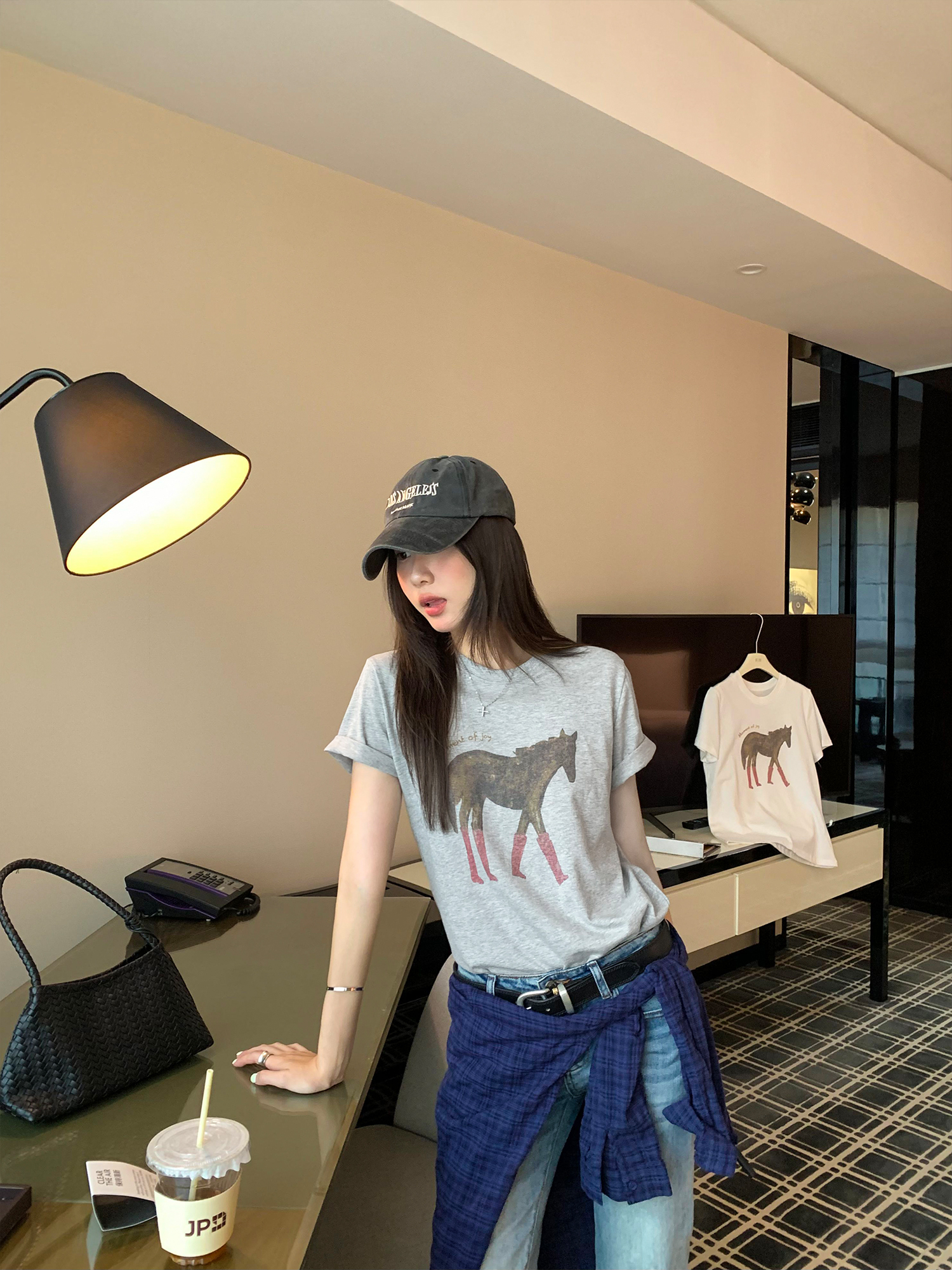 실사 그림 순면 동물 프린트 라운드 넥 긍정적 인 어깨 반팔 티셔츠 여성 여름 2026 새로운 프랑스식 사소한 맨위