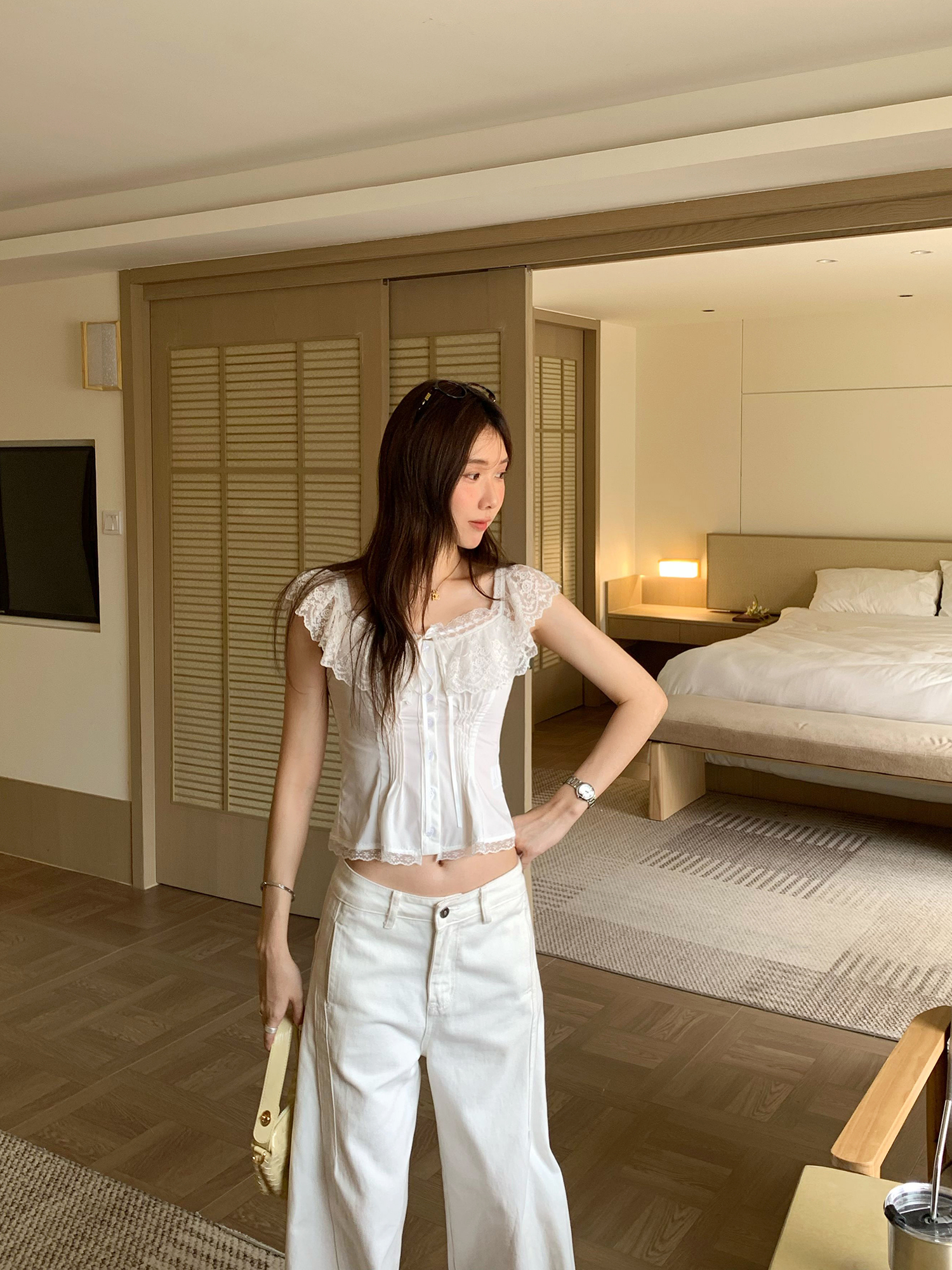 실사 그림 달콤한 스타일 레이스 단추 u 칼라 레이스업 Feifei 소매 티셔츠 여성 2026 여름 새로운 디자인 센스 맨위