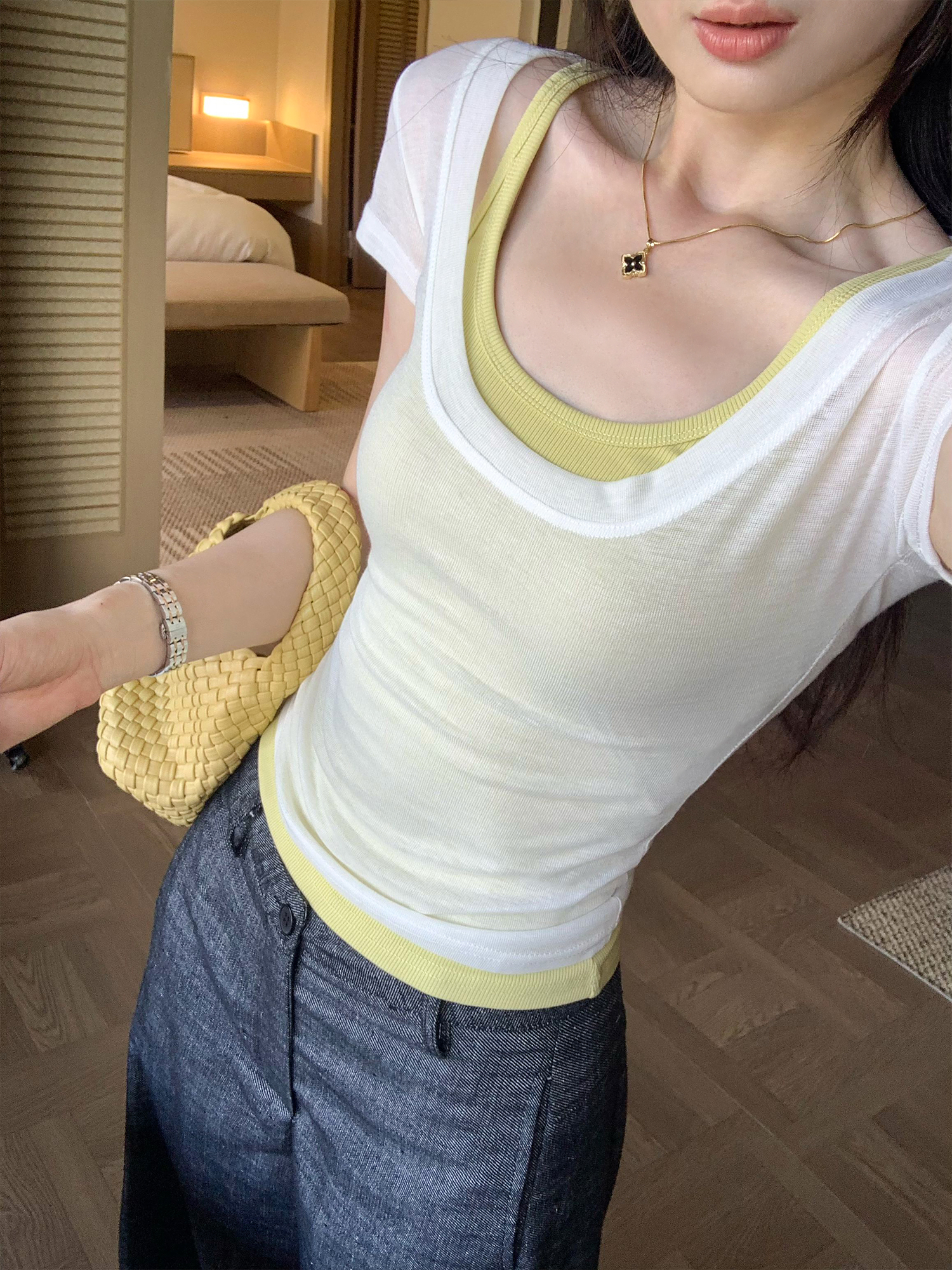 图韩系微透U领短袖T恤女夏新款薄款轻奢高级感上衣   服裝批發女裝批發服飾貨源
