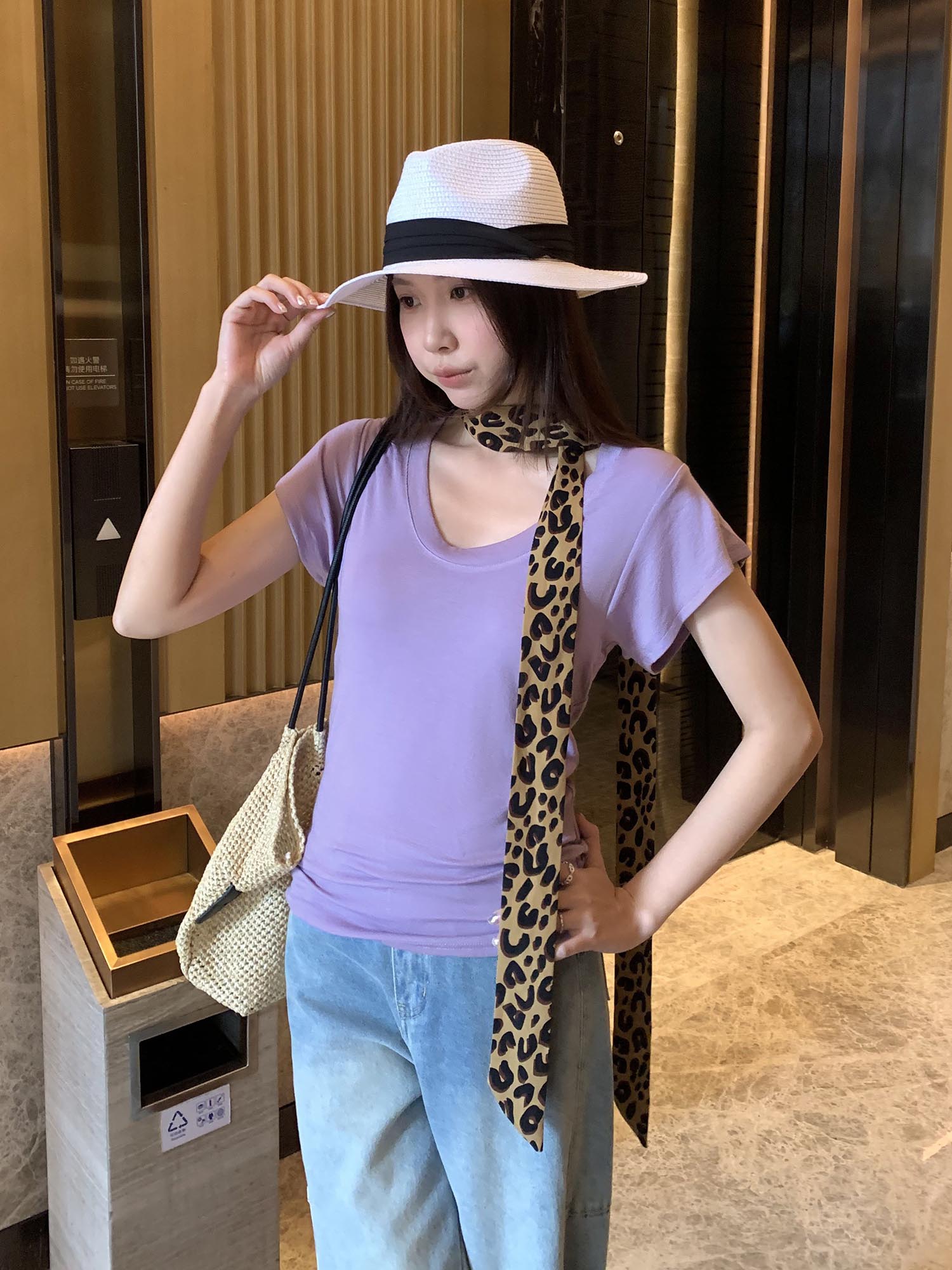 BY29017# 图天丝羊毛高智动感白色U领短袖T恤女夏新款巨好看上衣 服裝批發女裝批發服飾貨源