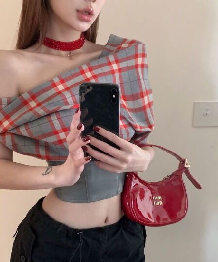 레트로 체크무늬 반팔 행침 목 티셔츠 여성 여름 디자인 센스 작은 대중 백리스 쇼트 스타일 보트넥 오프숄더 맨위