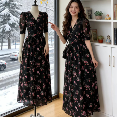 批发印花中长款法式新款A字裙v领显瘦印花碎花短袖开叉淑女复古夏春<b class='q'>秋</b>