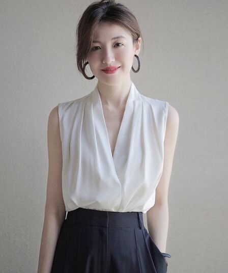 미니멀리즘 화이트 새틴 시뮬레이션 실크 V넥 캐미솔 봄 가을 인사이드 가져 가라. 아세트산 민소매 셔츠 행침 목 맨위