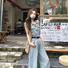 批发2026夏季新款法式复古高级感挂脖无袖POLO领酷辣直筒牛仔<b class='q'>连体裤女</b>