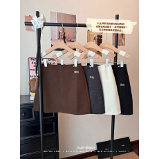 批发实拍实价 秋冬新款毛呢纯色爱心简约小标<b class='q'>半身裙</b>洋气减龄短<b class='q'>裙</b>