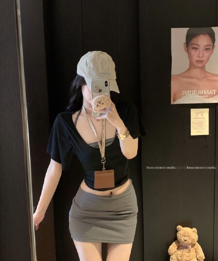실사 검정색 대 u 칼라 허리 수축 반팔 티셔츠 쇼트 스타일 맨위