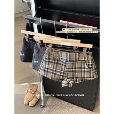 批发实拍~ 呢料a字短裤女秋季2025新款复古显瘦<b class='q'>休闲</b>裤低腰辣妹<b class='q'>热裤</b>