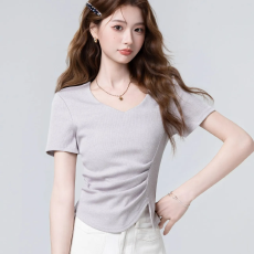 批发小众设计感短袖t恤女法式高端v领正肩修身显瘦镂空开叉不规则上衣
