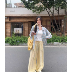 批发蓝色格子<b class='q'>衬衫</b>女2026早春外搭设计感小众时尚外穿<b class='q'>衬衣</b>夏季外套