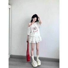 批发美式复古斜肩短袖t恤女夏季设计感小众宽松露肩辣妹上衣