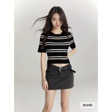 批发条纹短款百搭上衣春<b class='q'>夏</b>季薄款冰丝针织衫修身2026年新款高腰短袖潮