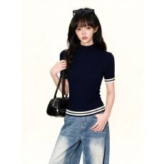 批发设计感短款<b class='q'>条纹</b>半高领中袖针织<b class='q'>打底衫</b>女高级感韩版百搭气质毛衣