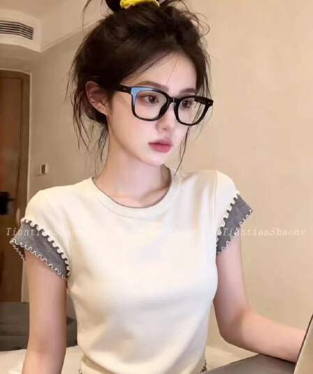 패션 프릴 페이크 레이어드 외국 가스 반팔 여성 2026 여름 새로운 라운드 넥 슬림해 보이는 캐주얼 백 잡아라. 옷
