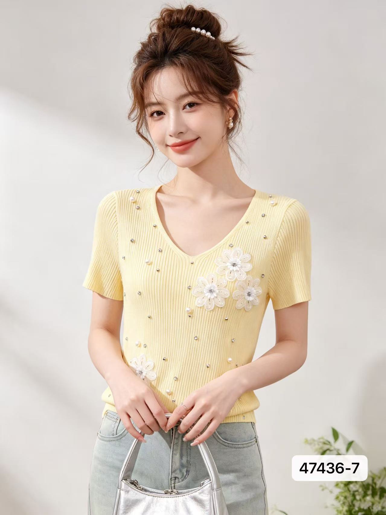 2026 년 여름 새로운 핫걸 비즈 박기 3 차원 꽃 V넥 짧은 소매 위버 몸매 가꾸기 슬림해 보이는 다용도 맨위