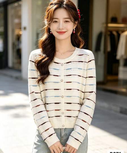 2026 년 가을 새로운 배색 한 부서 패션 싱글 줄 버튼 가로 홀로우 아웃 스트라이프 니트 풀오버 긴팔 다용도