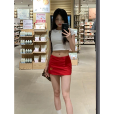 批发甜酷辣妹纯欲风红色低腰半身裙女夏季新款刺绣修身显瘦性感包臀裙
