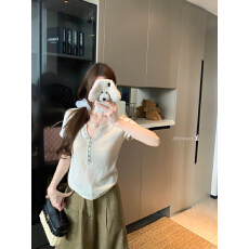 批发实拍实价~夏季新款软糯百搭V领纽扣修身显瘦半开领短袖气质上衣