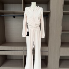 批发熊熊屋【日常美女】私服 松弛慵懒连帽卫衣阔腿裤<b class='q'>天鹅</b>绒浅粉套装