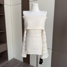 批发法式<b class='q'>镂空</b>白色一字肩毛衣女秋冬新款纯欲性感修身针织<b class='q'>衫</b>露肩上衣