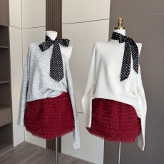 批发迟伞伞25/fw 糯糯雪饼 两色暗纹斜肩马海毛<b class='q'>针织</b>衫车厘子红蛋糕裙