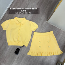 批发迟伞伞26/ss 泰兰德购入 翻领针织上衣双排扣短裙套装奶黄/粉色