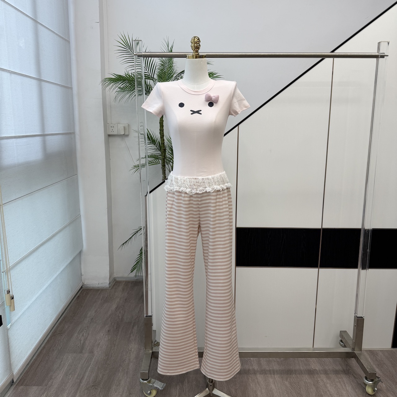 쌀 필리핀 토끼 baby 분말 반팔 티셔츠 맨위 핑크색 레이스 레이스 스트라이프 긴 바지 캐주얼 바지 shebyshj