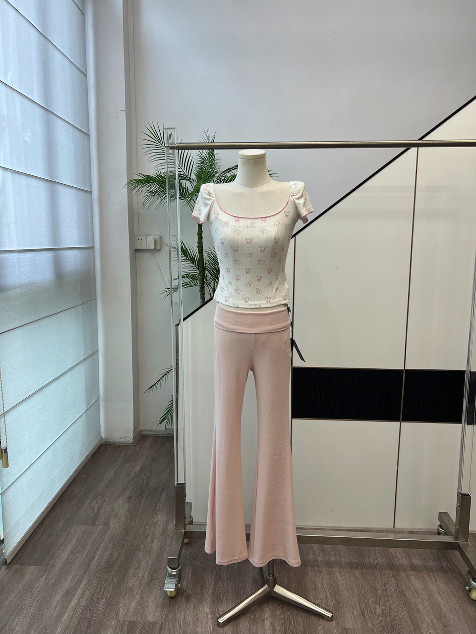 lukira 복숭아 슈 피부 새싹 느긋한 바람 뒤집다 折腰 머리 부츠컷 캐주얼 바지 여성 여름 높음 폭탄 슬림해 보이는 긴 바지