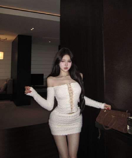 실사 정가 섹시함 핫걸 세트 여성 가을 겨울 로얄 자매 바람 오프숄더 홀로우 아웃 긴팔 맨위 타이트 스커트