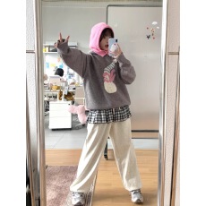 批发<b class='q'>可爱</b>精灵小雪人提花连帽毛衣女秋冬设计感宽松套头灰色针织上衣