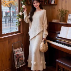 批发法式温柔风设计感钉珠花朵不规则蝙蝠袖针织上衣半身裙<b class='q'>套装</b>女秋冬