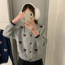 批发韩国<b class='q'>东大门</b><b class='q'>代购</b>2025冬季拼色立体爱心毛衣开衫