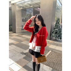 批发红色复古长袖针织开<b class='q'>衫</b>外套女秋冬2025新款系带软糯休闲小个子毛衣