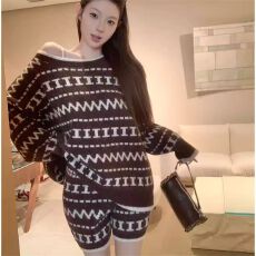 批发字母提花圆领毛衣套装女<b class='q'>秋</b>冬季复古慵懒休闲针织短裤两件套
