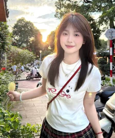 귀여운 강아지 수건 패치 자수 반팔 티셔츠 여성 몸매 가꾸기 긍정적 인 어깨 쇼트 스타일 맨위