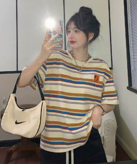 경관 그림 흔들어서 톤 품질 반팔 티셔츠 여성 여름 2026 트렌디 섹션 라운드 넥 스트라이프 자수 새로운 맨위 빅 사이즈 여성 의류