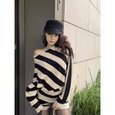 批发复古撞色条纹斜肩长袖套头毛衣女秋季休闲套装针织直筒<b class='q'>短裤</b>两件套