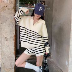 批发韩国东大门条纹套装韩系设计感宽松拼色POLO领毛衣<b class='q'>短裤</b>两件套