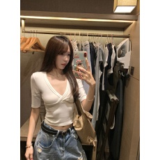 批发白色v领五分<b class='q'>袖</b>短款t恤女夏新款修身显瘦正肩<b class='q'>上衣</b>