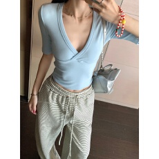 批发白色v领五分<b class='q'>袖</b>短款t恤女夏新款修身显瘦正肩<b class='q'>上衣</b>