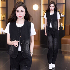 批发<b class='q'>实拍</b>  夏季新款两件套 时尚宽松烫钻牛仔马甲裤子套装<b class='q'>大码</b><b class='q'>女装</b>