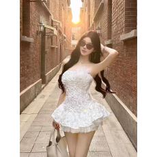 批发甜辣立体玫瑰花鱼骨收腰抹胸蓬蓬连衣裙配花朵打底内搭短裤两件套