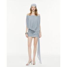 批发晚风与闪片：露肩飘带的微醺氛围感