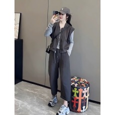 批发早秋流行一整套减龄穿搭休闲<b class='q'>运动</b>小众气质马甲打底衫阔腿裤三件套