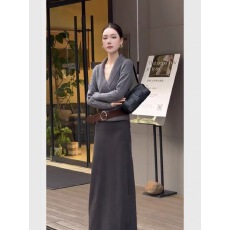 批发秋冬装一整套韩系高级感穿搭慵懒风灰色交襟针织上衣搭配裙子套装