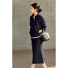 批发巨好看的温柔富家千金感套装名媛气质女神范大方得体<b class='q'>卫衣</b><b class='q'>连衣裙</b>冬