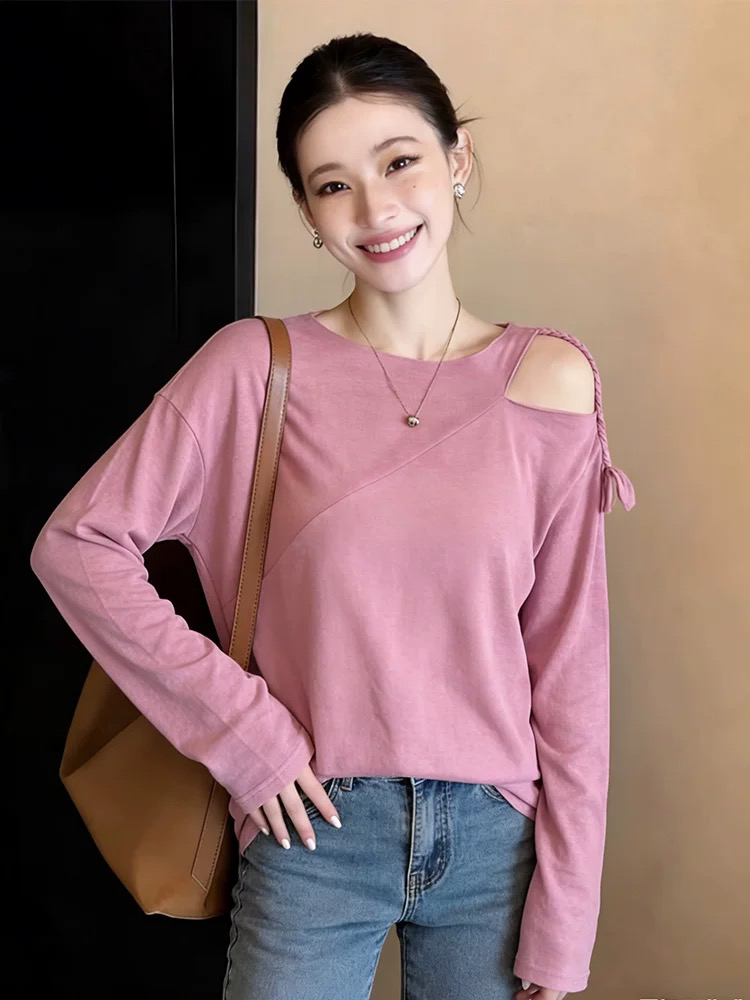 핑크색 오프숄더 스트랩 긴팔 티셔츠 기본 셔츠 여성 이른 봄 작은 키 인사이드 가져 가라. 몸매 가꾸기 디자인 센스 쇼트 스타일 맨위