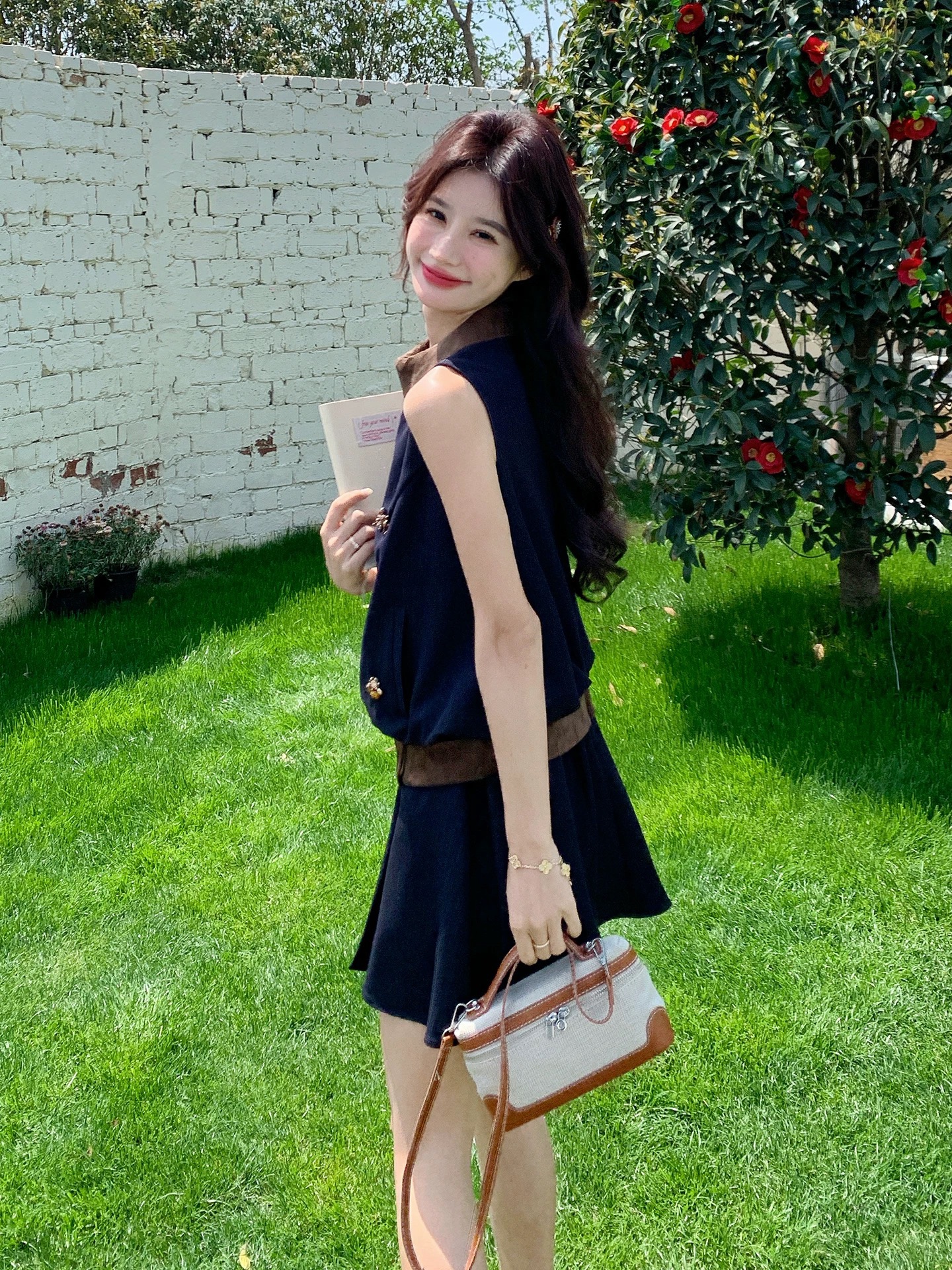 레트로 블루 색상 민소매 여성 드레스 2026 여름 새로운 고급 센스 패션 비즈 박기 허리 수축 슬림해 보이는 미니 스커트