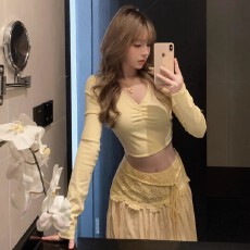 批发氛围感温柔纯欲初秋辣妹套装修身显瘦短上衣大摆半身长裙<b class='q'>两件套</b>