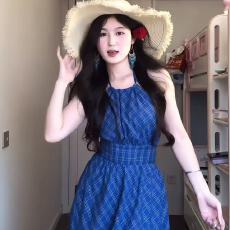 批发海边沙滩度假风蓝色格纹露背挂脖连衣裙<b class='q'>夏季</b>复古法式仙女格子长裙