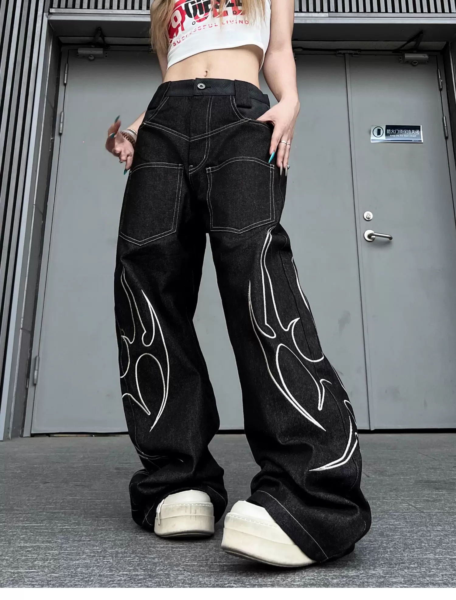 아메리칸 레트로 스타일 거리 작은 대중 토템 자수 청바지 여성 cleanfit 출퇴근 루즈핏 넓은 다리 모통이 칼 바지